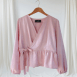 Blusa cruzada rosado palo satinada confeccionada en Chile